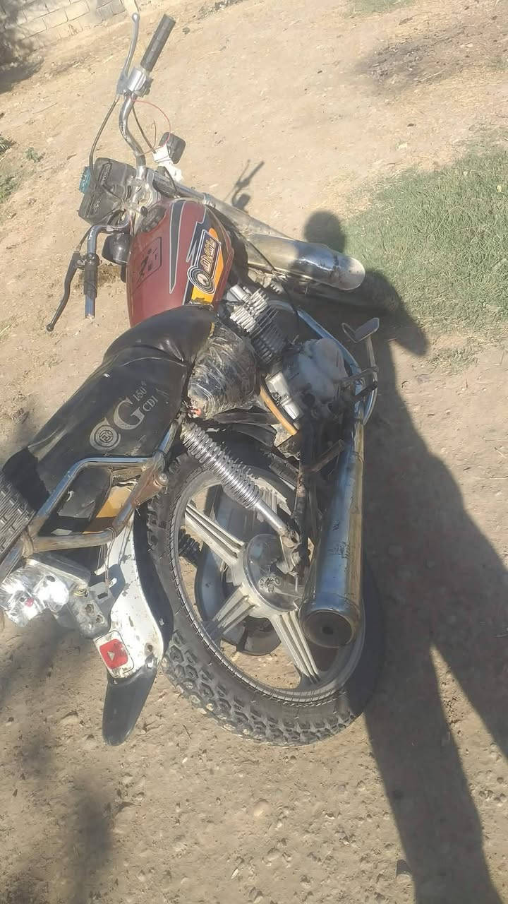 سلام عليكم موطور للبيع 
4 كير محرك مجفت جديد نشاط فول 

كهربائيات شقالة 

تاير ورة جديد وجدامي نص عمر 

دبلات شغالة 

السعر 200 وبي مجال حگ الجية 

 تفاصيل اكثر اتصل (& ***********&)
 ملاحضة يرهم مراوس انطي فرق آخذ فرق عادي
