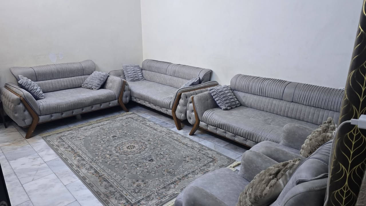 للبيع اخو الجديد التخم ب650 الميز ب250 للاستفسار ***********
