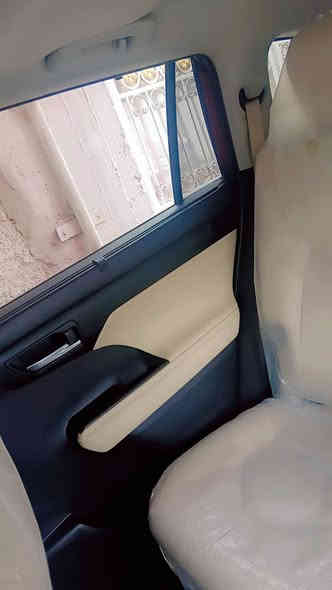 سلام عليكم للبيع هايلاندر موديل 24 امرقمه بغداد
بسمي تحويل ثاني يوم ***********

ناقل الحركة: تتابعي متغير إلكتروني (ECVT)

المقاعد: تتسع لـ 7 راكب، مع توفر مقاعد جلدية في الفئات الأعلى.
دخول ذكي 

الشاشات: شاشة تعمل باللمس مقاس 12.3 بوصة لنظام المعلومات الترفيهي، مع دعم لـ Apple CarPlay و Android Auto.

الشاحن: شاحن هاتف لاسلكي.

الصوت: نظام صوتي عالي الجودة.

الإضاءة: أنوار أمامية وخلفية وكشافات ضباب LED.المرايا الجانبية: كهربائية مع إشارات انعطاف، مع إمكانية الطي الكهربائي والتسخين. 

أنظمة الأمان

Toyota Safety Sense 2.5: تشمل نظام الفرملة التلقائي في حالات الطوارئ، والتحذير من مغادرة المسار، والتحكم التكيفي في السرعة، والكشف عن المشاة.
السعر 355ورقه
