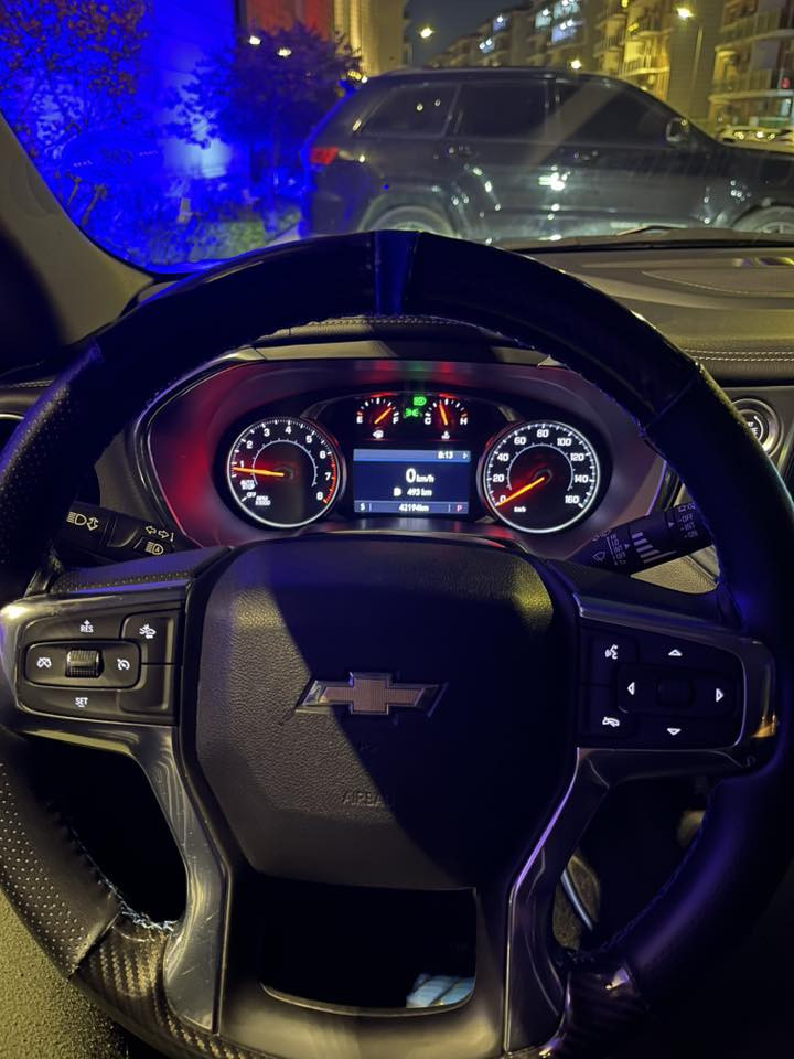 السلام عليكم 
Blazer 23 
رقم اربيل مسجل ب اسمي 
حادث كما موضح بلصورة خفيف جداً
موجود سونار 
داخل جلد 
معروف مواصفاتها 
تشغيل عن بعد 
بصمة 
وضعيات قيادة متعددة
رادار امامي 
ويل اسود 
السيارة جديدة مناقصها اي شي 
مكان السيارة بغداد الكرخ 

*********** واتساب
