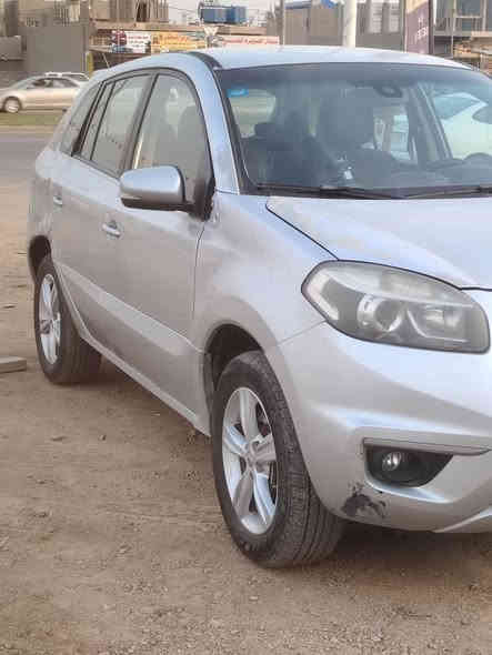 رينو كوليوس 2013 شركة
محرك 2500
كير اوتوماتيك + عادي
تدفئة وتبريد
تشغيل بصمة 
راديو + سيدي+ بلوتوث + اواكس+ اتصال موبايل
تحكم ستيرن
مثبت سرعة
فور ويل + تو ويل
شاشة اعطال رقمية
حساسات خلفية
صندوق فتح جگات
ويل كب 17
وبعد بيها مواصفات
بدون صبغ وبيها طخة بسيطة لم اصلحها واضحة بالصور 
رقم بغداد
سنوية لل2028
السعر 100 وبيها مجال قليل 
للاستفسار الاتصال على الرقم ***********
