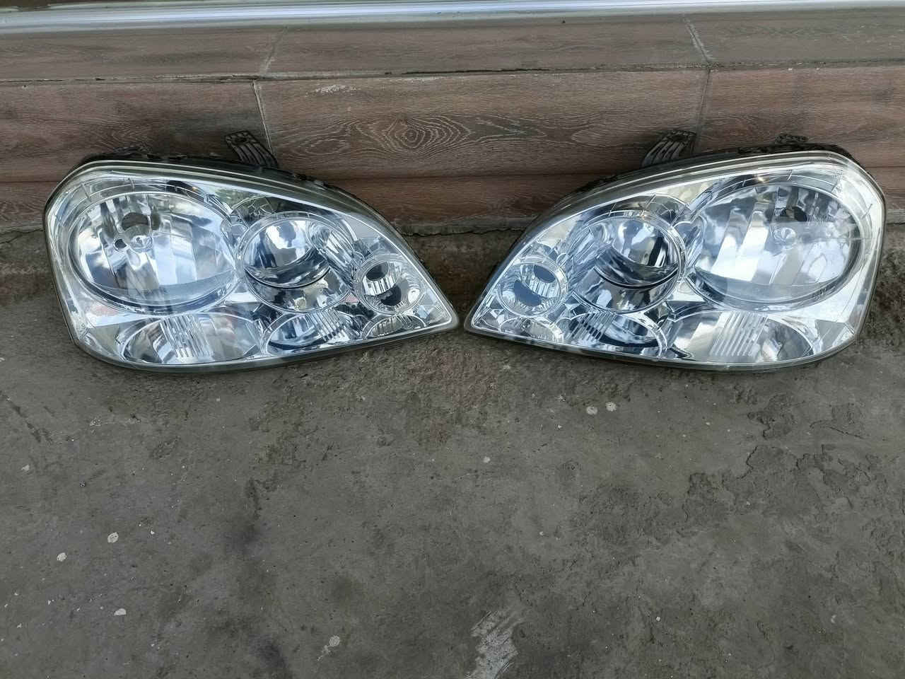 السلام عليكم لايتات وبك لايتات للبيع شرط اصلي العنوان موصل مجمع السلام قرب محطة التأميم
***********/***********
