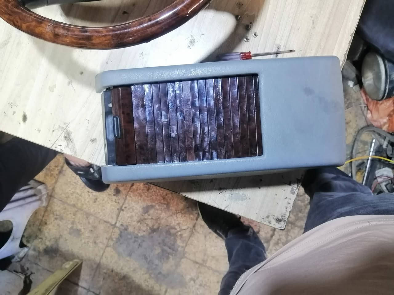أدوات سيارات مرسيدس دب جانبو ام عيون شبح غواصة مرور ٢٢١ او ٢١١ الشيخ عمر الشارع الثالث ***********
