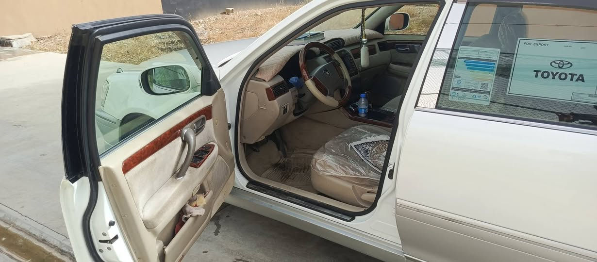 سلام عليكم 
كراون موديل. 2000
رقم سليمانية دولي ابسمي
3دكم
محرك ففتي فيشة وبطل 
كفالة عامة شرط السونر 
سيارة جديدة معنى الكلمة
تحويرت نجف جوةوفوك دشبول امارات
عنواني بغداد السعر 135
***********
