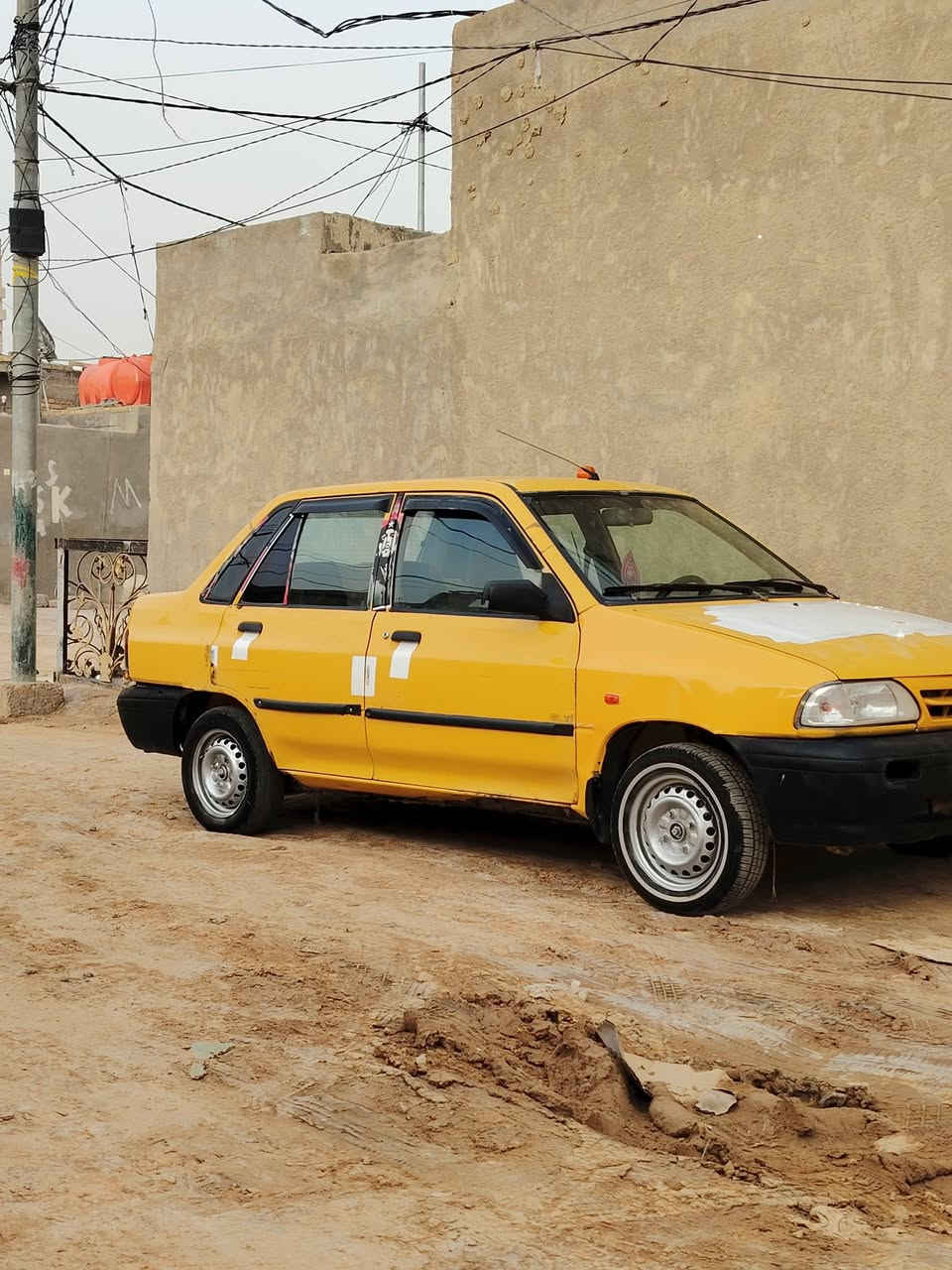 السلام عليكم شباب سايبه للبيع رقم صدامي بغداد موديل 2009 السياره جاهزه عله اخر حبايه مكينه كير حداديه كله جديد دواخله حلوه ابطاين توني شادهن جدد كهربائيته كله شغاله جام اربعه شغال لايت زنون راعيه بغداد ما واصله اكفله سرقه وعشائر فقط السعر مليونين وبيه مجال مكاني دوانيه قضاء غماس الرقم ***********
