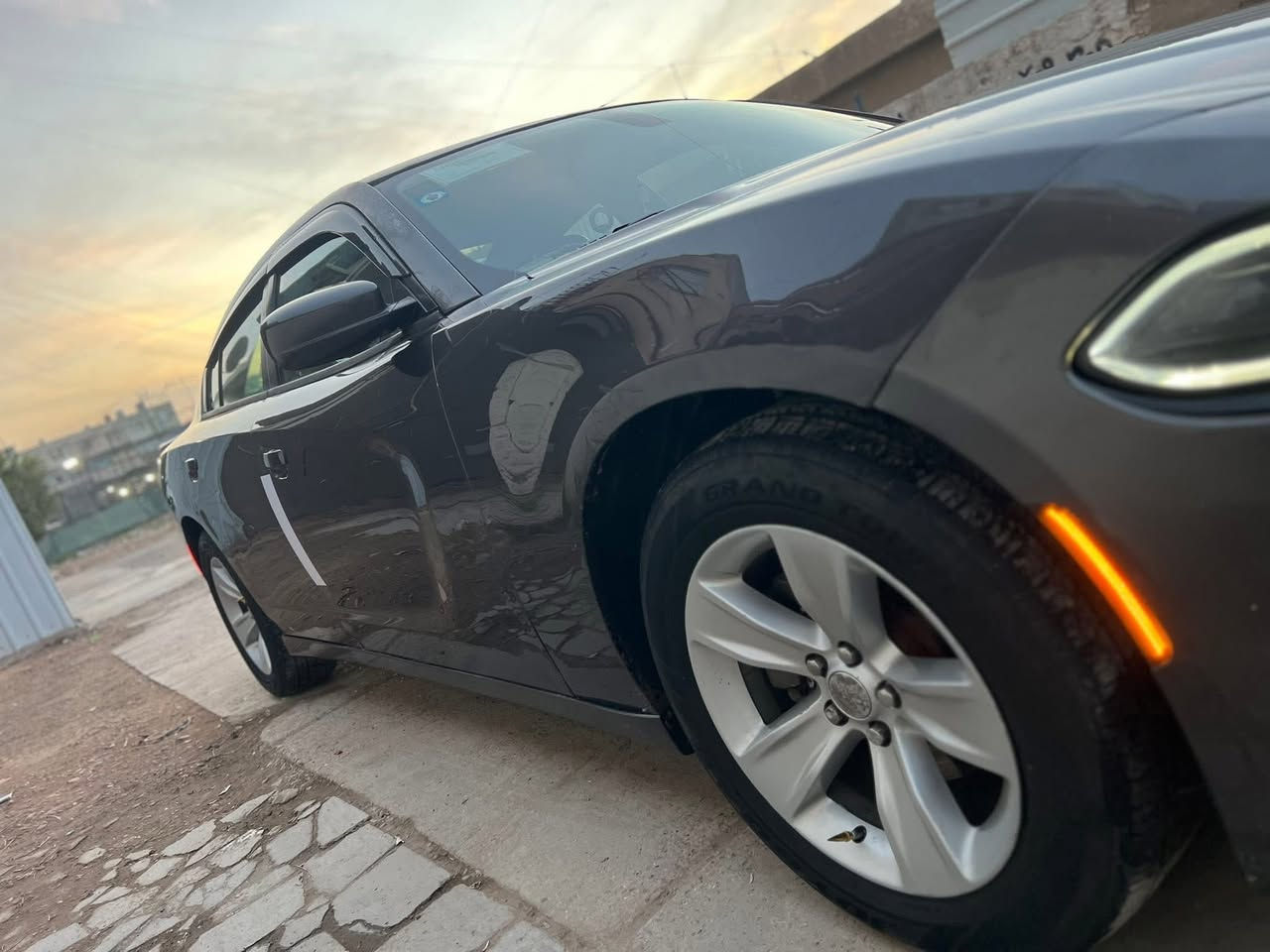 چارجر ٢٠١٥ 
رقم بغداد الجديد انكليزي بسمي سنوية وهزة ولوحات جدد
وارد امريكي حادثه فقط دعامية امامية ومبدلة نفس اللون بدون اي دواخل السيارة مكفووولة من الصبغ والتبدل وصور الحادث مرفقات

بلعراق صاير بيهة بارد فوك الدعامية الخلفية فقط 
وتكحيل بلجهة الثانية 
ماشية ١٩٧ 
موصفات عادية SE
شاشة صغيرة كير طيارة تحكمات
كشنات مخمل وباقي المواصفات المعروفة 

محرك ٣٦٠٠ 
تو ويل اصل 
مكينة وكير واكسل بلاديات نعمة من الله
تبريد وتدفئه مكفولات 
تخم تاير جديد ويل ١٨ 
صدر امامي جديد سيارة ناعمة ونضيفة 
يحتاجله تعديلات بسيطة بغرفته

السعر ١٦٥ وبيهة مجال حك جيتك 💙

مكاني الدورة الصحة 

‭٠٧٨٥ ١١٩ ٢٩٦٦‬
