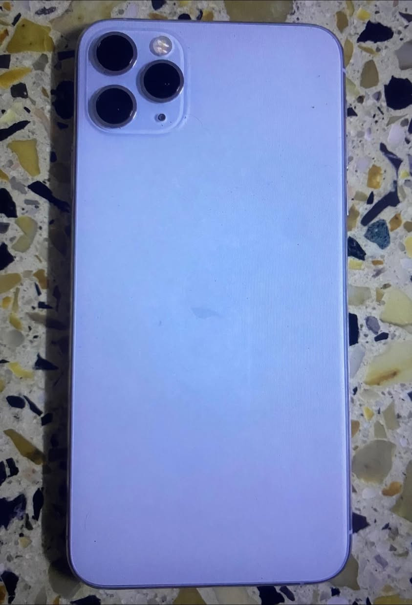 مراوس فقط
iPhone 11 Pro Max 

ذاكرة 256 

بطاريه 74 

ملحقاته شاحنه وكفرات ثنين


**إذا كنت صاحب هذا الإعلان وتريد حذفه لأي سبب، رجاءا أرسل رسالة إلى الدعم الفني**