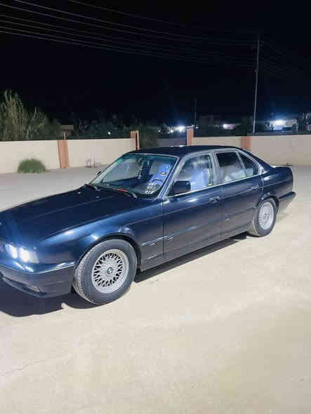 525للبيع
محرك 525 كبس عدل لا نفخ لا صرف كير عادي 
مصبوغ عام جمالية بدون ضربة بدون دواخل 
كهربائيات كلها شغالة
موديل 1991 اربع جامات كهربائي 
السيارة كلش نضيفة 
عليها ويل خلية جديد اربع تايرات جدد
رقم دهوك شرط التحويل 
مكاني شيخان اي استفسار على الرقم***********
