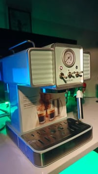 مكينة قهوة • اسبريسو