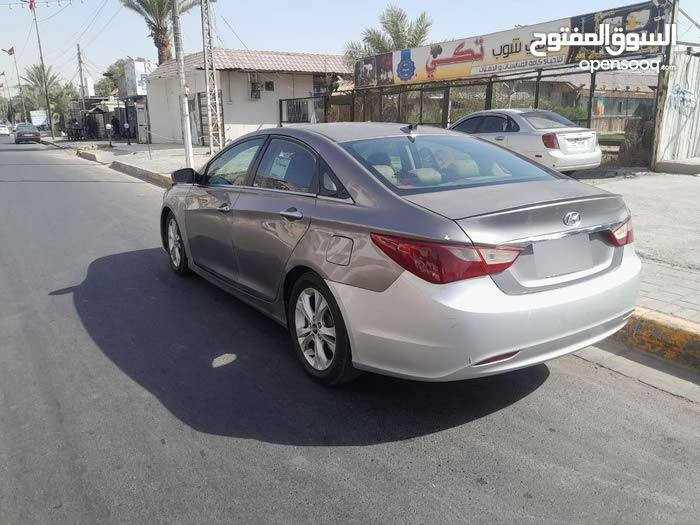 السلام عليكم سوناتا للبيع موديل 2011 مصبوغه
رقم بغداد بأسمي
السياره محرك كير تبريد ثلج خير من الله 
السيارة نظافتها كلش حلوة والسعر 83 بيع او مراوس  وبيها مجال والاستفسار اتصال على الرقم *********** بغداد, العراق
