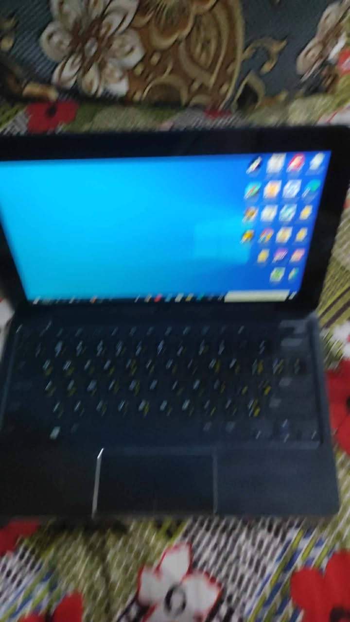 تابلت لمس منفصل يصير لابتوب أو ايباد
حجم الشاشه 11
معالج اتوم
ذاكره 64
نظام ويندوز 10 
يشغل برامج تواصل الاجتماعي والعاب الخفيفه يحتوي على كامرة أمامية وخلفية 
الملحقات شاحنة فقط 
سعر 85مكاني نجف حي النصر للتواصل متواجد خاص أو واتساب ***********
