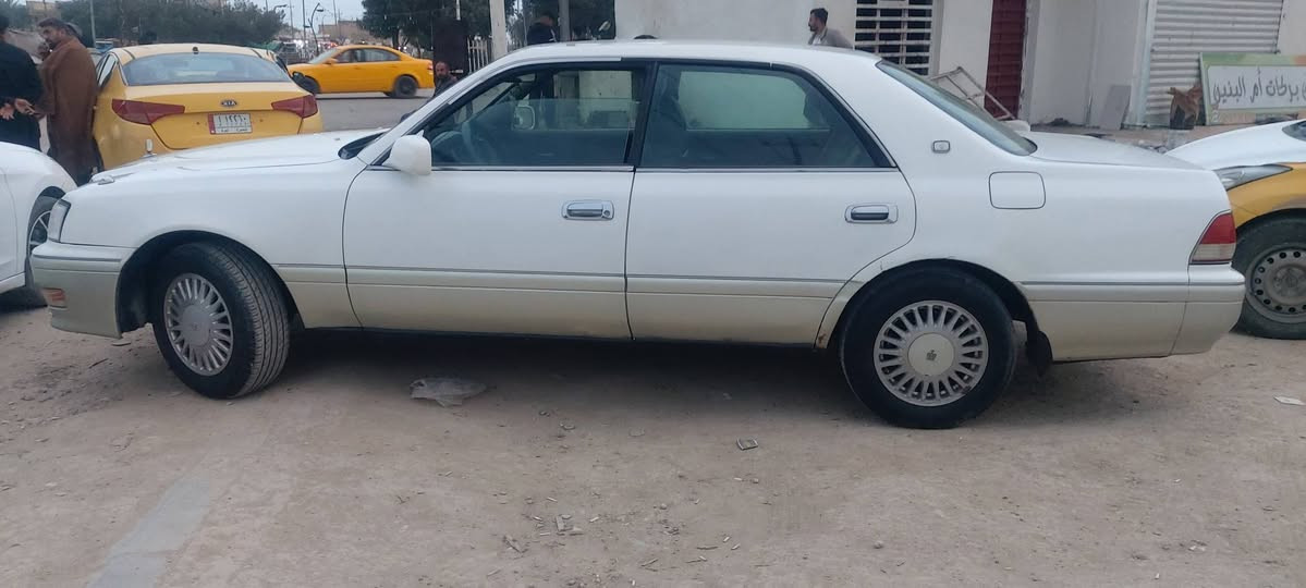 بسم الله الرحمن الرحيم
السلام عليكم 
سيارة راس الثور مكينه وكير وحدادية وتخم تاير مكفولات السيارة مرشوشه للجمالية السعر 95وبيها مجال حك الجيه
مكلف بالنشر للتواصل ***********
