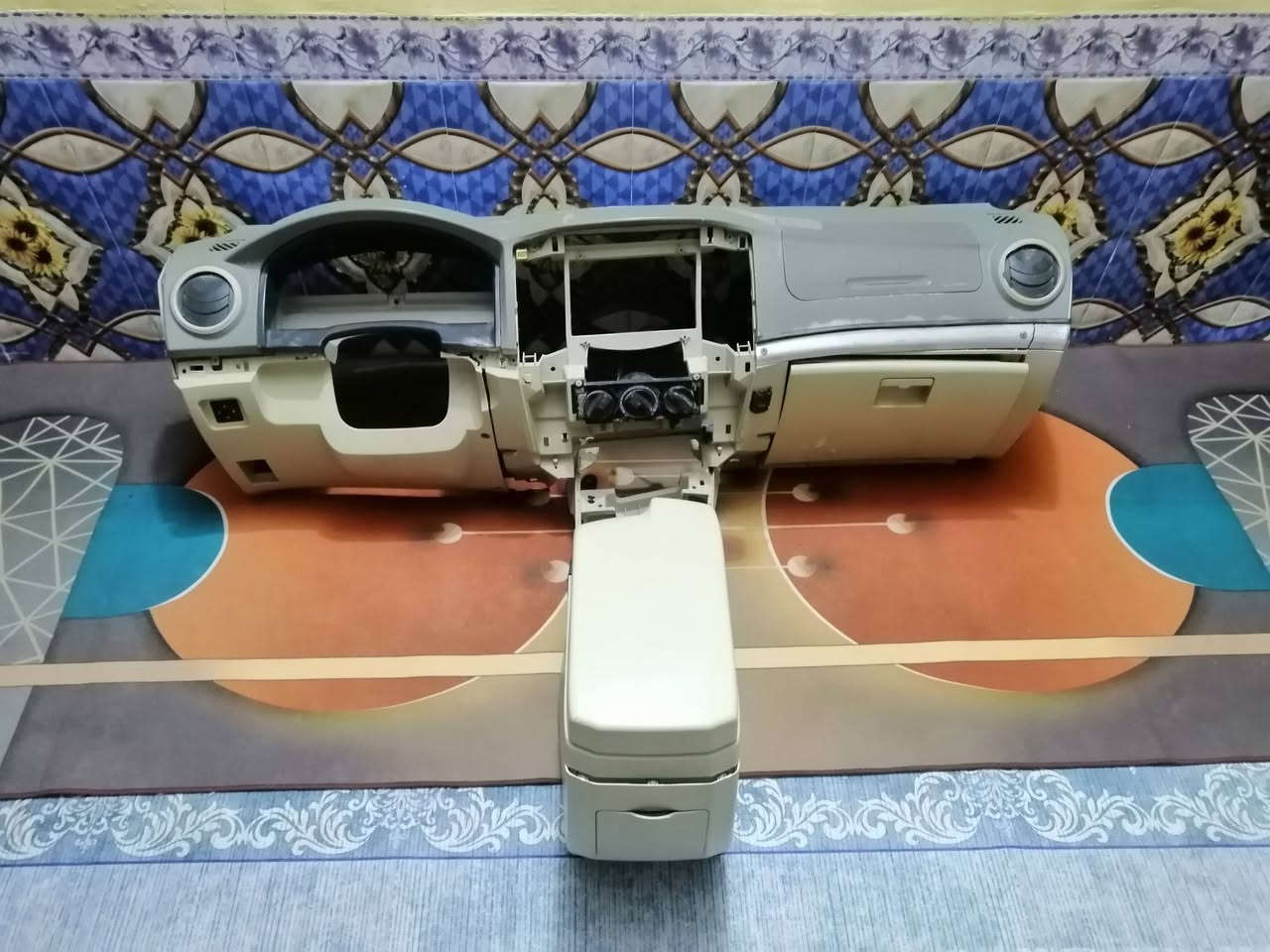 سلام عليكم غراض سياره شيري /بي تو /دشبول نضيف  ب100  ابطاين اربعه يرهم علئ فتون واكنو ب110/احصان ب30/بيبان الوره ثنين الواحد ب60/اكسن سته استد ب100/طاب اكسن الواحد ب50 /تانكي ب60 المكان ذي قار رقم ***********
