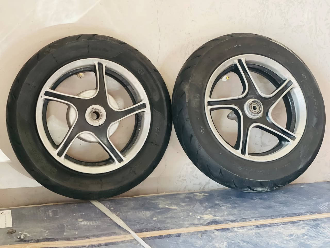 للبيع جدد هنه وتايراهتن خاص او ***********
