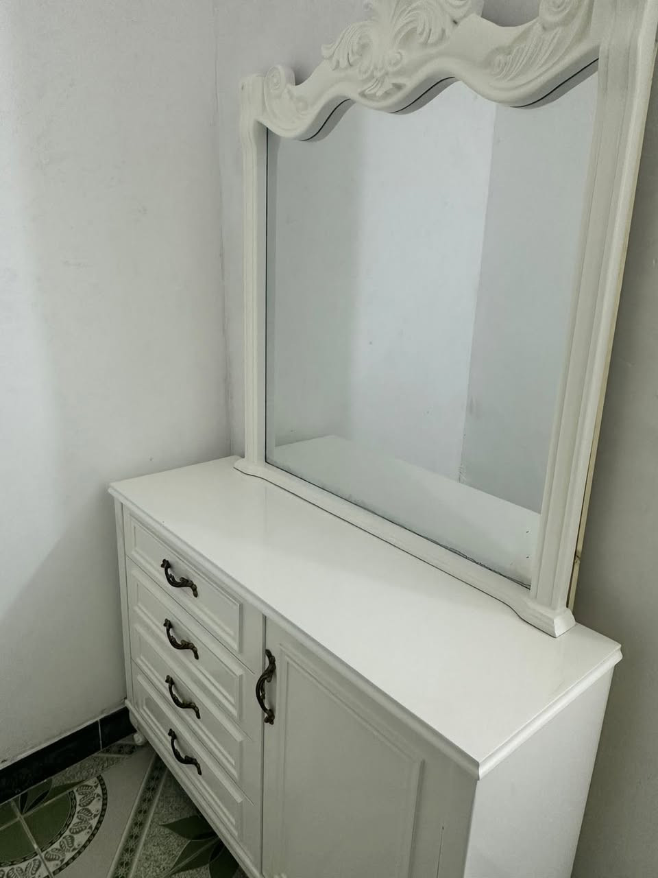 السلام عليكم زبائنا الكرام 
غرفة نوم نجارة عراقية بالون الابيض
انشاء الله تنال اعجابكم 
بغداد الدورة نهاية شارع الصحة مجاور كلية كلكامش
احجز غرفتك معرض بيوتنا للاثاث العراقي ***********
