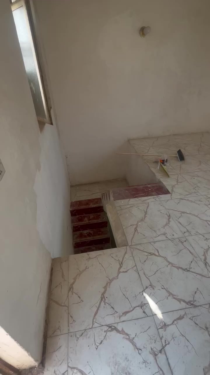 سلام عليكم عمال تنضيف بيوت ومحلات داخل الدوره تنضيف جام وارضيه وجميع اجزاء البيت وابسط المواد 
ميسم الجنابي ***********
هاي صور بيت قبل وبعد العمل
