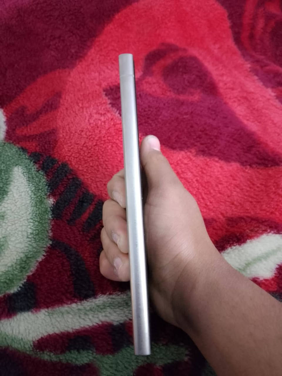 السلام عليكم اخوان S24  الذاكره 256 النظافه 100% رام12 السعر 950 والحاب يشتري هذا رقمي يتواصل وياي ***********
