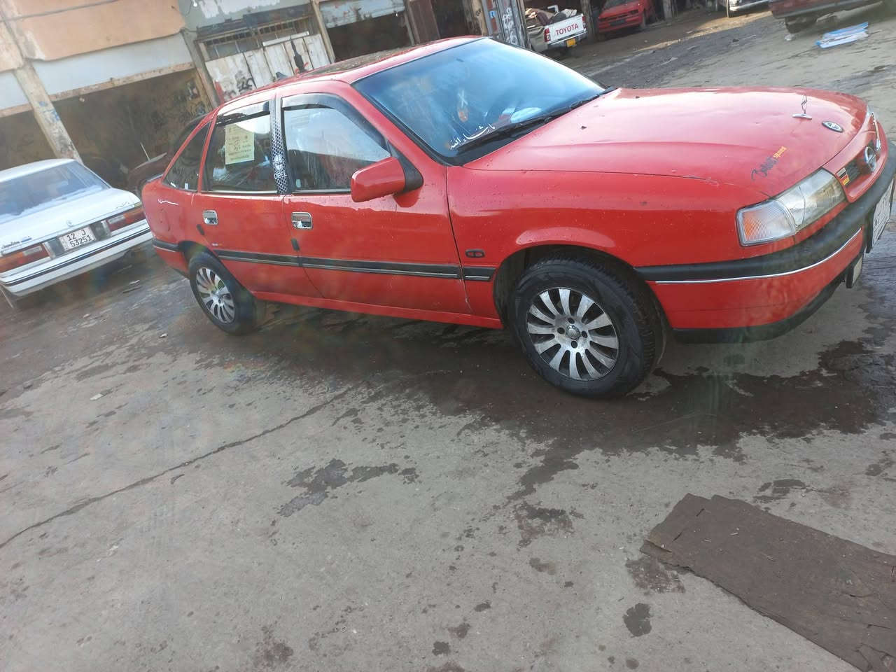 السلام عليكم
اوبل فكترا رقم نينوئ ألماني 
حجم 18 كابريته صبغ سقف وجاملغاة الوره 
سياره نضيفه تايات جدد طخم ويل كب 
اربع دسكات طخم وره وكدام جدد 
كهربائية كلها شغاله الغرفه داخل السياره جديده 
كير ومحرك نضاف 
سقف تنته سلايت 
شرط التحويل صاحبها الشرعي بل ايمن 
مكان السياره ايمن السعر 38 
***********
***********
