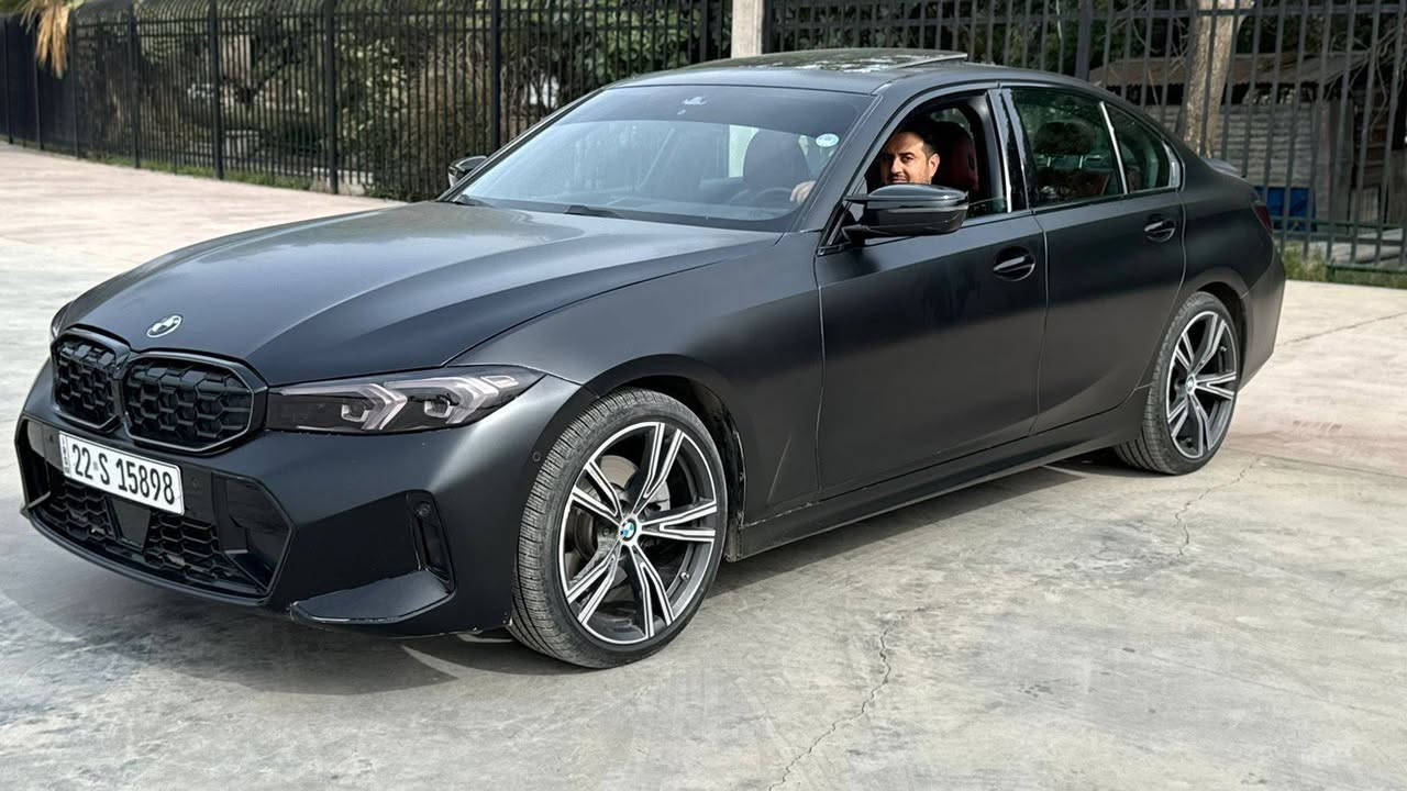 سلام عليكم  BMW 330i 2024 2.0 للبيع
للاستفسار خاص ☄️
​المحرك: 4 سلندر بسعة 2.0 لتر (TwinPower Turbo).
​القوة الحصانية: 255 حصان.🔥✨
گير اوتوماتيك ZF من 8 نمر (مع شفتات تحكم بالستيرن).
​نظام الدفع (xDrive): دفع رباعي 4⃣💥
​التسارع: من 0 إلى 100 كم/ساعة.. 5.4 ثانية.🛑
​2. تصميم الخارجي (فول مواصفات M Sport)📣
​
رادارات امامي خلفي جانبي 360° 💯💯
​الإضاءة: مصابيح أمامية ادابتف لايت ونظام التحكم التلقائي بالضوء العالي.
​العجلات: وياله رياضية قياس ١٨"
فتحة سقف
​3.
​الشاشات:  شاشة عدادات حجم 12.3 بوصة متصلة وسطية بحجم 14.9 بوصة 📸🔋
​المقاعد: مقاعد رياضية جلد تحكم كهربائي كامل ذاكرة خزن وضعيات القيادة مقاعد تدفئة ✨☄️
​عرض المعلومات (Head-Up Display) بروجكتر على الزجاج الأمامي يعرض السرعة، الإشارات المرورية، الخرائط.🗺️
​الإضاءة الداخلية: إضاءة المحيطية (Ambient Lighting) ألوان متعددة ✨
​التكييف: تكييف أوتوماتيكي ثلاثي ( للسائق، والراكب الأمامي، والمقاعد الخلفية).☯️❤‍🔥
​4. أنظمة الأمان ومساعدة السائق (Driving Assistance)
التنبيه عند الخروج من المسار مع توجيه ذكي للمقود.💥
​كاميرة خلفية .✨☄️
بسعر (295 ورقة)💲🔥
***********: 📞💯
