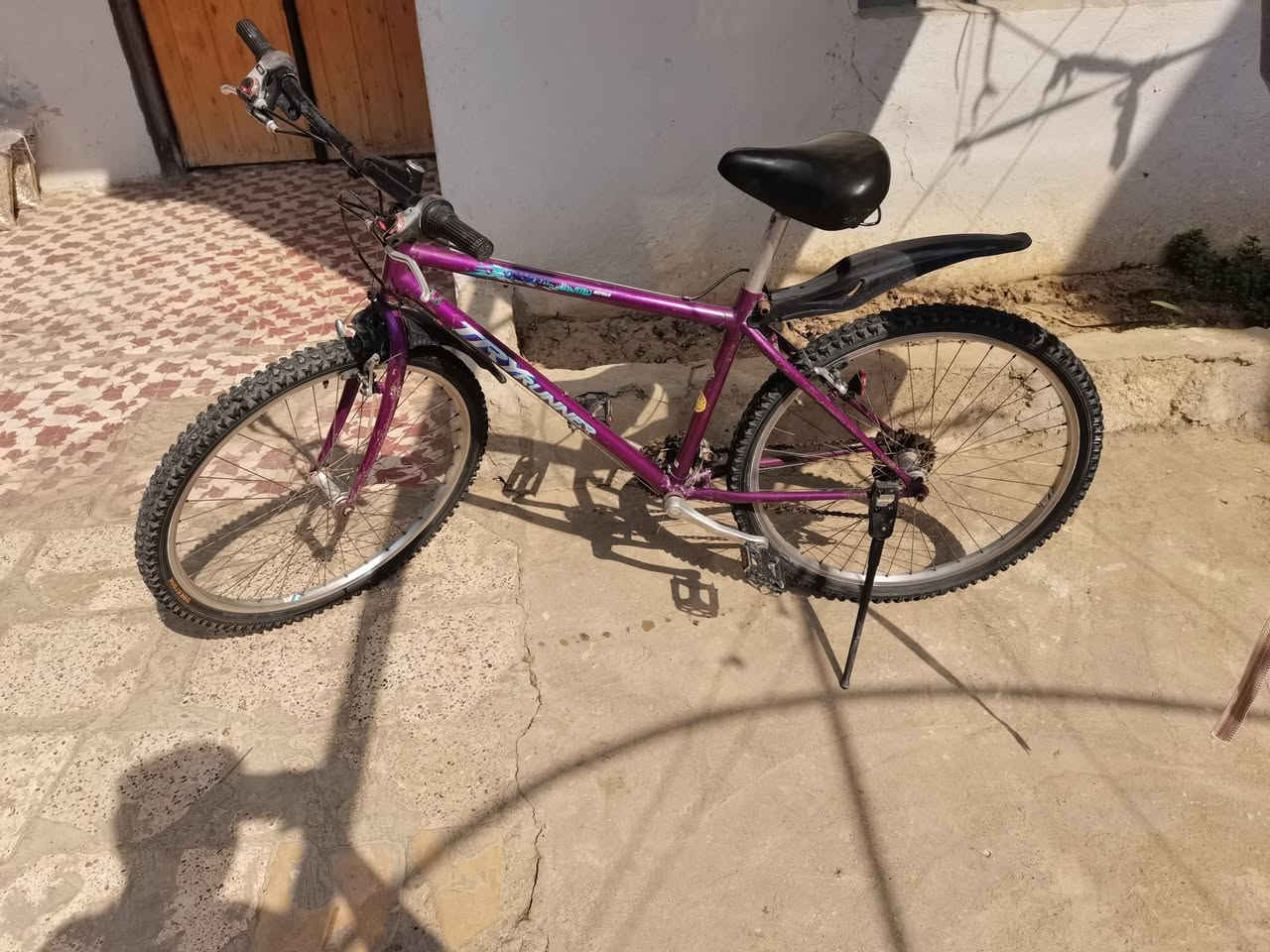 بايسكل للبيع حجم26مايحتاجلو بس فحمات  السعر 50الف ***********
