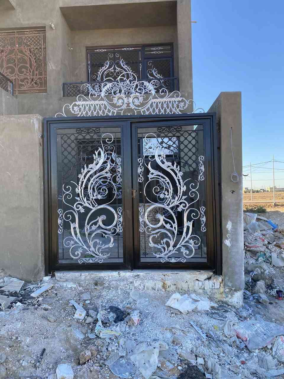 السلام عليكم اني صباغ اليخص العملنه صباغ وجهيات فوم تركي وتنضيف حدديه وسحبات داخلي وطلس عام نشتغل عله متر ومقطوعه  تتواصل ***********
واني بلخدمه ورزق عله الله انشالله
. ..
