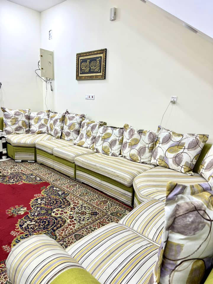 السلام عليكم 
للبيع تخم قنفات توصا عراقي نظيف كشنات متحركة و كوشات عدد 14 بسعر 350 الف 
العنوان بغداد السيدية ***********
