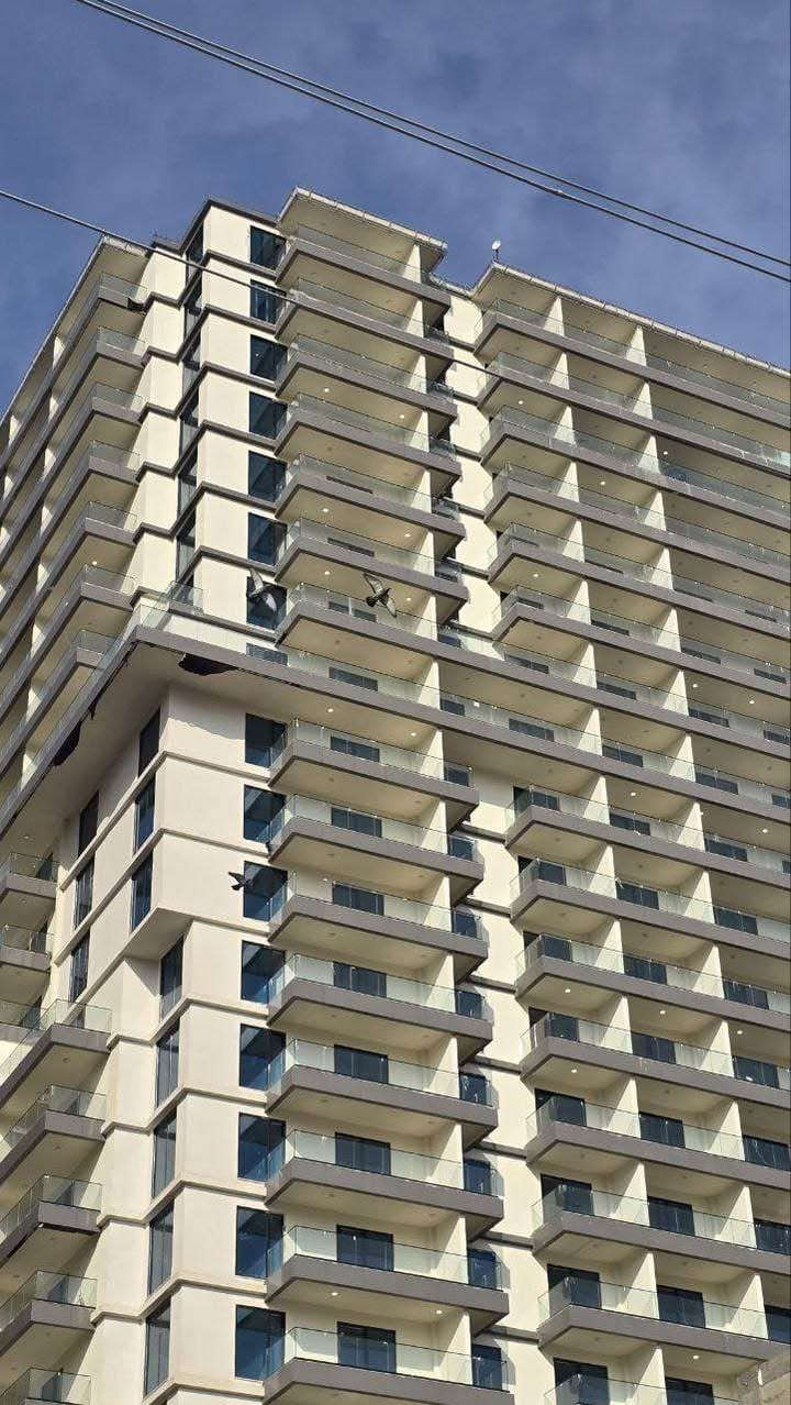 شقة للبيع في كرين وورلد تاور – أربيل
تدور على فخامة وراحة بنفس الوقت؟
#شقتك المثالية تنتظرك داخل كرين وورلد تاور، #المشروع اللي جمع بين التصميم العصري والموقع الذهبي ✨
#المواصفات:💎
• تتكون من : غرفة وصالة بتصميم أنيق وحديث
• مساحة: 84 م²
• السعر الكلي: 66,300$ - 6 دفاتر و63 ورقة
• دفعة أولى: 29,800$ 
• عند أستلام الشقة :  13,200$,- دفتر و32 ورقة والباقي #أقساط شهرية مريحة: 300$ فقط بالشهر 
📍#موقع استراتيجي في قلب أربيل، وخدمات فندقية راقية #تخليك تحس إنك تعيش داخل فندق خمس نجوم كل يوم 💫
🔥 لا تفوّت الفرصة – الأسعار تصعد كل يوم!
#احجز اليوم قبل لا تصعد #الأسعار وتضيع الفرصة من إيدك!👇🏼📞
( Call + WhatsApp + Viber )
0750-6364545
0770 4719566 
#كرين_وورلد #عقارات_أربيل
#كرين_وورلد #شقق_أربيل #استثمار_راقي #شقة_احلامك أربيل, العراق
