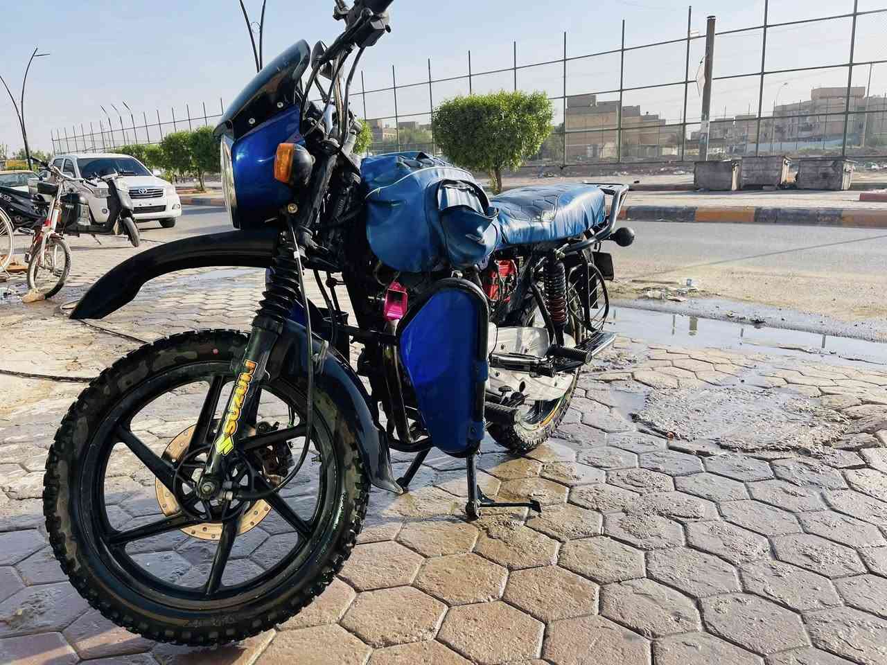 دراجة بوكسر موديل ٢٣ للبيع مرقمة بأسمي التحويل ثاني يوم مكفولة ما مجفته ابد وامانة الله نظيفة وكلشي بيها شغال بس السلف واكف يرادله تبديل 
السعر مليونين و٣٠٠ وبيها مجال (مكاني بغداد المحمودية)


**إذا كنت صاحب هذا الإعلان وتريد حذفه لأي سبب، رجاءا أرسل رسالة إلى الدعم الفني**