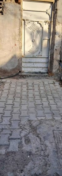 دار للبيع خلفي تجاوز مرقم من الدوله مساحه 80 متر يحتوي على غرفة واستقب...