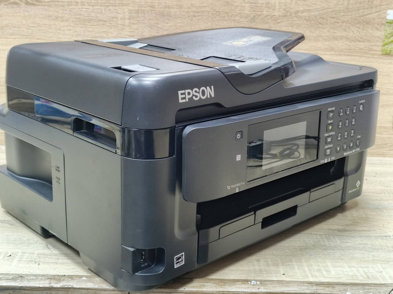 طابعة ايبسون موديل WF-7710 مستعمل بحالة ممتازة باحبار خارجية تطبع 7000 ملون و 6000 اسود وابيض حبر سائل سعر الحبر 10 الف لكل الألوان سرعة الطباعة 10 ملون 18 اسود وابيض طباعة بوجهين دوبلكس بحجم A3 و A4 و A5  وB5  تحتوي على فيدر لطباعة الملازم ومجموعة اوراق بامر واحد كما تحتوي على Wifi يمكن ربطها على الموبايل وتابليت ولابتوب ومجرين ورق أمامي وخلفي لطباعة ورق الصور و استيكرات وورق مكربن وبدقة عالية 1200× 4800 Dpi من 60غم ولغاية 260غم كما تحتوي على مدخل USB فلاش و نتورك كيبل 🚦 سعر الطابعة 275 الف 🚦 للطلب *********** /*********** يوجد توصيل لجميع المحافظات ملاحظة نسبة نظافة الجهاز 95 ٪ بضمان تشغيل وفحصص
#طابعتي
#الصفوة

طابعة ايبسون موديل WF-7710 مستعمل بحالة ممتازة باحبار خارجية تطبع 7000 ملون و 6000 اسود وابيض حبر سائل سعر الحبر 10 الف لكل الألوان سرعة الطباعة 10 ملون 18 اسود وابيض طباعة بوجهين دوبلكس بحجم A3 و A4 و A5  وB5  تحتوي على فيدر لطباعة الملازم ومجموعة اوراق بامر واحد كما تحتوي على Wifi يمكن ربطها على الموبايل وتابليت ولابتوب ومجرين ورق أمامي وخلفي لطباعة ورق الصور و استيكرات وورق مكربن وبدقة عالية 1200× 4800 Dpi من 60غم ولغاية 260غم كما تحتوي على مدخل USB فلاش و نتورك كيبل 🚦 سعر الطابعة 275 الف 🚦 للطلب *********** /*********** يوجد توصيل لجميع المحافظات ملاحظة نسبة نظافة الجهاز 95 ٪ بضمان تشغيل وفحص. 
#الصفوة
#طابعتي
