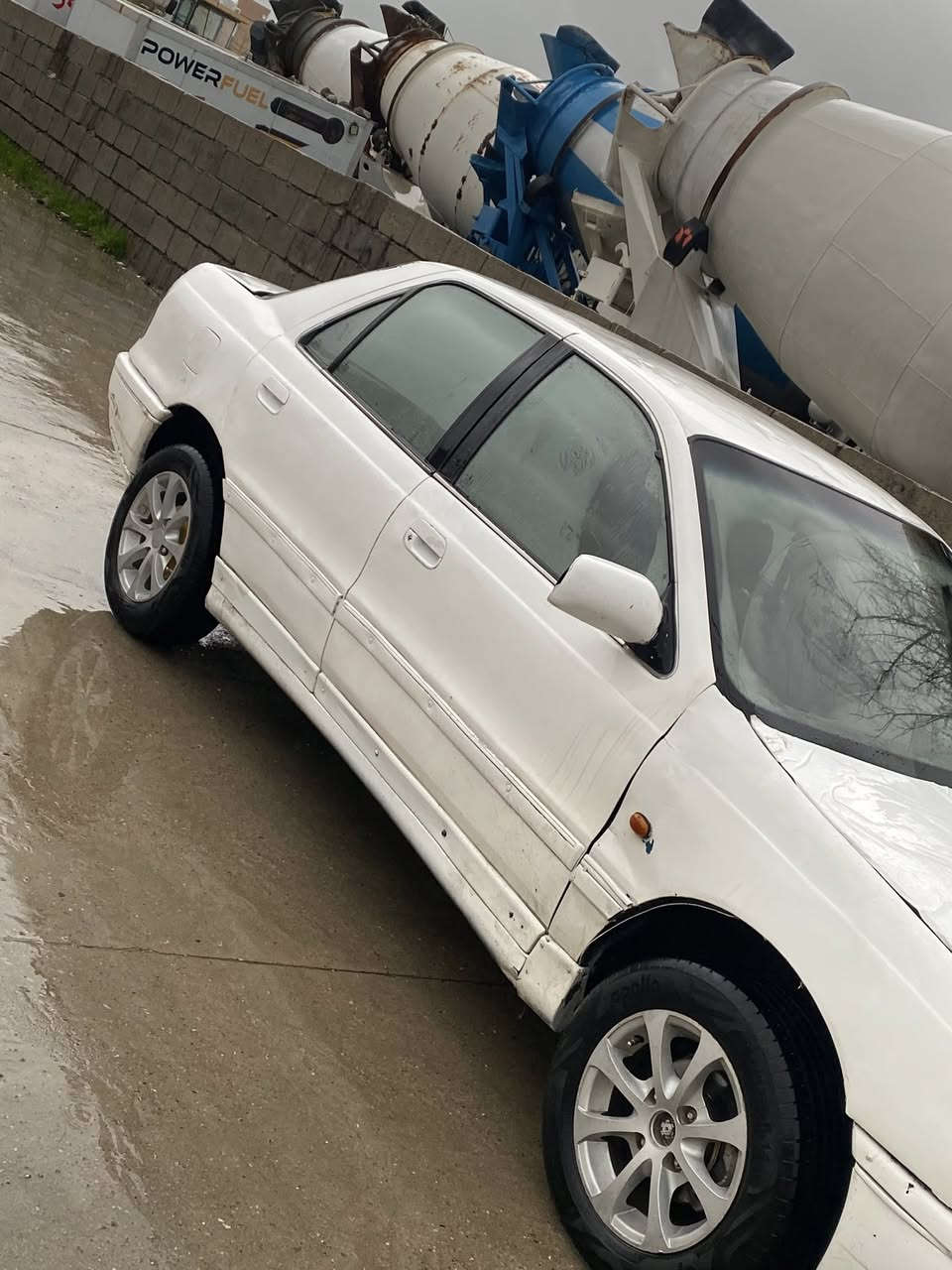 هۆندا النترا
تەنیا ١٠ گەلا سلیمانی
***********
***********
مۆدێلی ١٩٩٣
ئاڕمی پلاستیکی سلێمانی
گێڕو مەکینەی لۆک 
تەجیلو ملەبەرەی زۆر خۆش
برێکو لایتو بەگلایت گەرمیو فڵچە
هەر هەمی گیانی ئیشەکات
مەسرەفی زۆر کەمە زۆر کەم بەنزین ئەخوا
دەعمی هەچ پێوە نیە رزیویشینیە
کامل ناە گێچی مەزبوت
دەعمو لێدراوی هەچ پێوە نیە تەنانەت ڕزیویشی نیە
لایتو گەرمیو فڵچەو برێکو کامل ناو گێچو هەمو گیانە بەشەرت نەقسانی نیە
٤ تایەو ویل لۆک ماشەللە بە نزین زۆر کەم ئاخوا
سەیارەکە ناو دەری زۆر جوانە ڕزیوە نیە تۆزی لایتو بۆنیدی ناشرینە
گێڕو مەکینە بەشەرت پێشی زۆر جوانە لە سلێمانیم تە نیا ١٠ گەڵا
***********
***********
