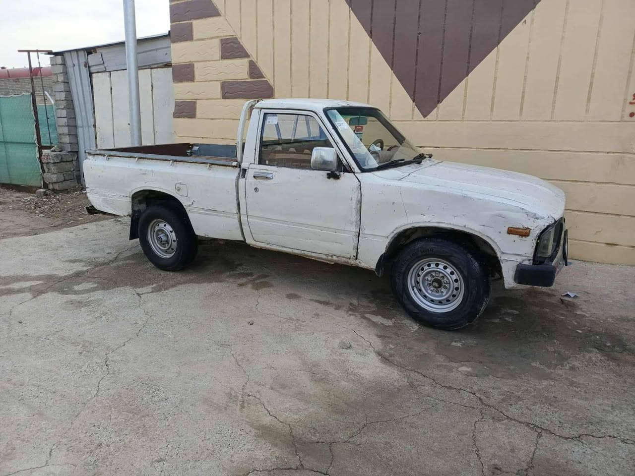 بيكم 82 كير محرك شاصي كله شرط كاربون بانزين رقم اجنبي تريد وكاله تريد تحويل والسعر 30 

            مكلف بلنشر للاستفسار اتصل عل ***********
