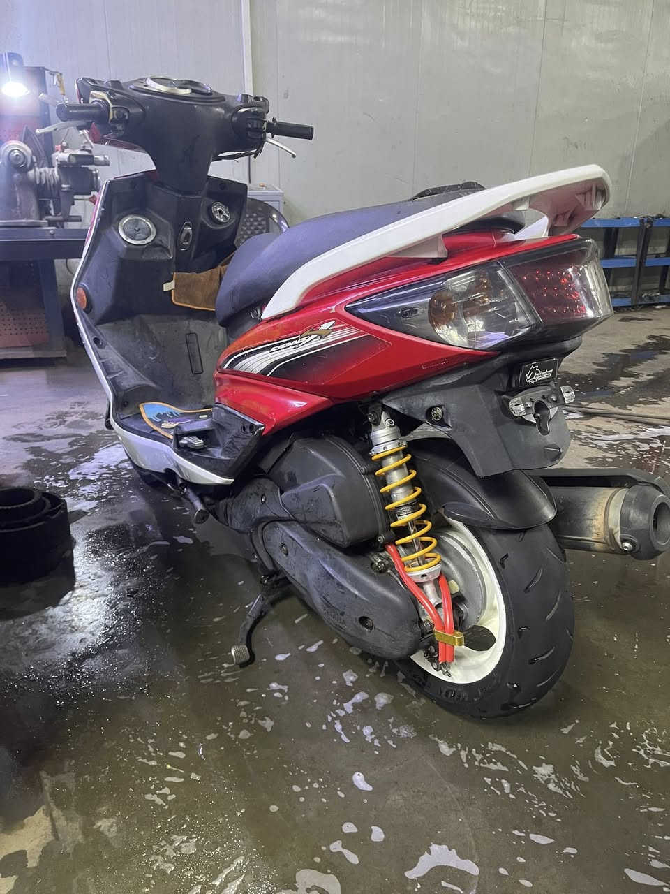 سلام عليكم سكنس فحل ام طلاعات خمسينية مكفولة مكينة ملح وخرسة تايرات جلاتيني شلعة معدل خير من الله دراجة مناقصها شي للاستفسار ***********
