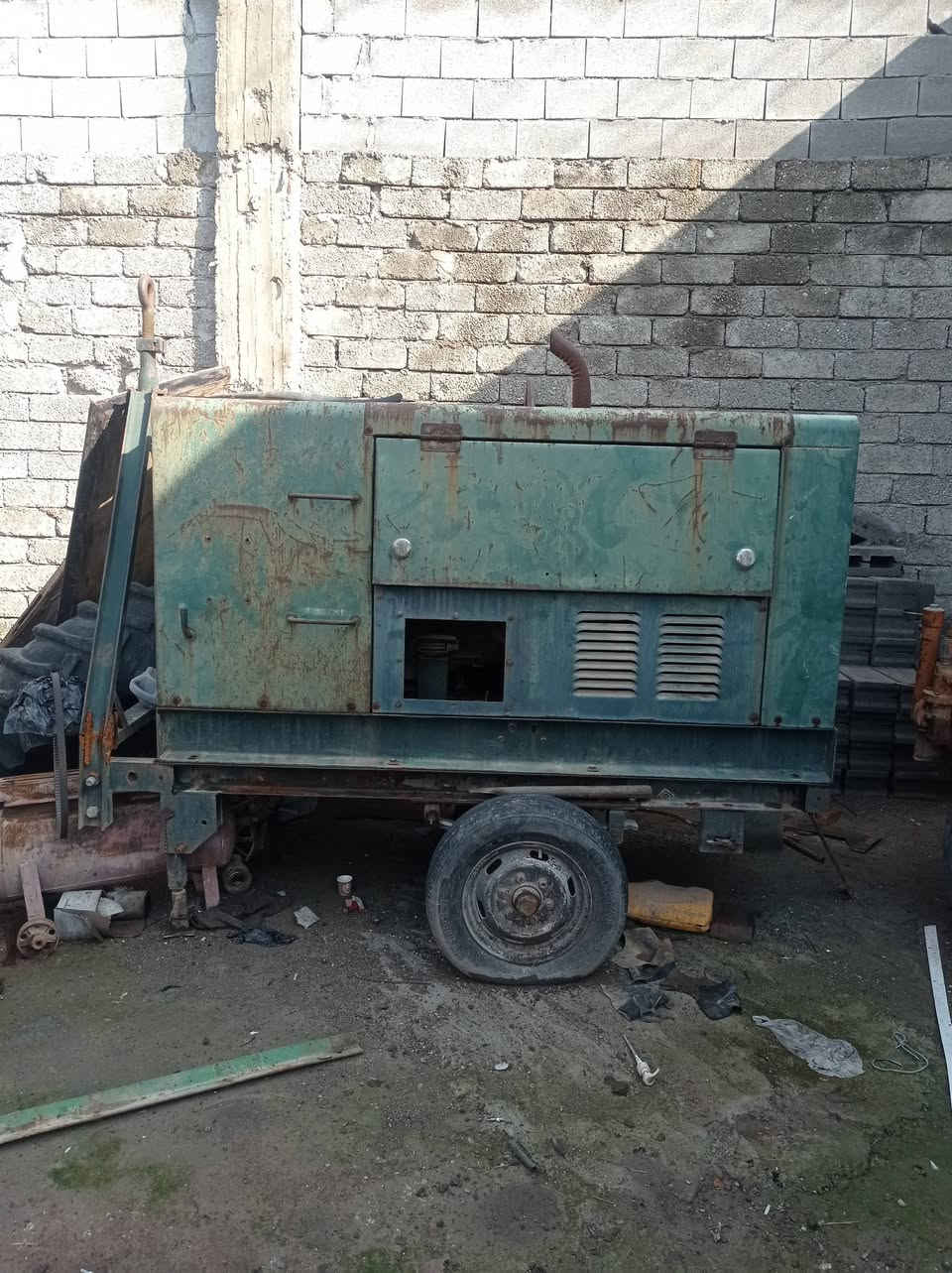 مولدة ثري فيز 25كي في شغالة السعر مليون وربع وبيها مجال ***********
