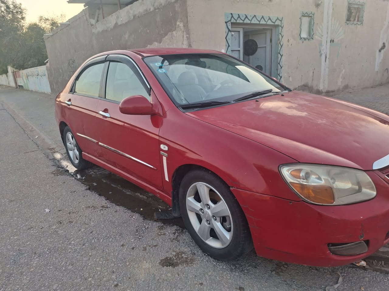� للبيع كيا سيراتو موديل 2007 🚗

سيارة كيا سيراتو موديل 2007
رقم بغداد، السيارة باسمي وجاهزة لنقل الملكية.

المواصفات:

* الكير: كفالة ✅
* المكينة: كفالة (محرك 1600 مرغوب) 🔧
* حدادية أمامية 60/100
* مكفولة من الصبغ والضربات
* بيها دحجات بسيطة جداً وغير مؤثرة
* التايرات نظيفة 🛞
* داخل السيارة نظيف جداً ✨
* التبريد ممتاز ويحتاج فقط تعبئة غاز للمكيف ❄️

ملاحظات:

* السيارة نظيفة وحالتها حلوة جداً
* استخدام شخصي ومعتنى بيها
* جاهزة للفحص والمعاينة

💰 السعر: 86 ورقة وقابل للتفاوض

***********�
