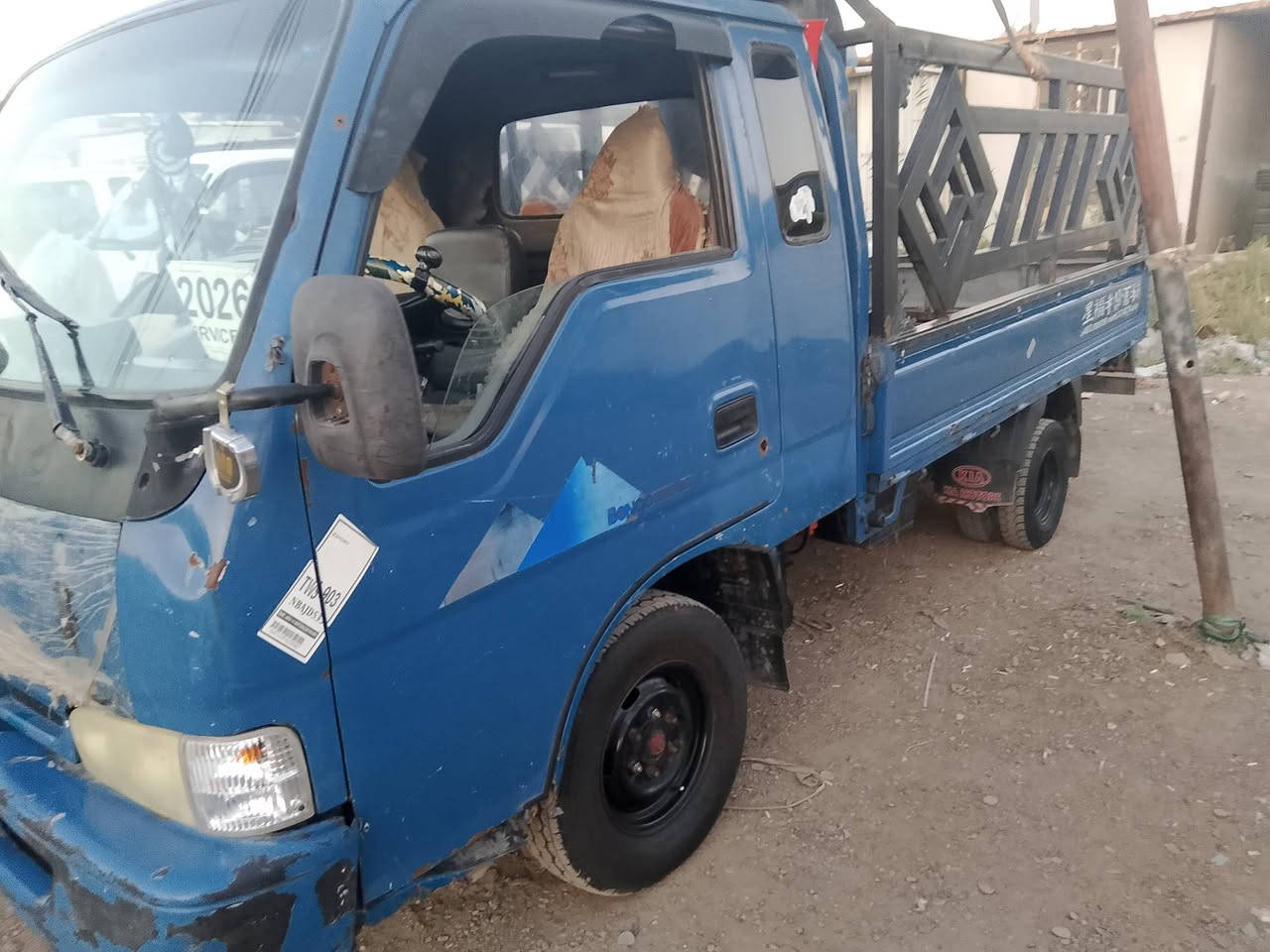 السلام عليكم كيا فنتيرا موديل 99 سياره نضيفه بلاديه مامعمره الدوسات رقم نكليزي اكعدك يم راعيها بصفي قريب  سياره مال شغل بس بيها نواقص قليله رقم بغداد السعر 55وبيها مجال بسيط شاصيها نضيف مكفول مكينتهة تفحص كدامك ترايها وين متريد امانت الله مكان...بغداد حي اور ***********
