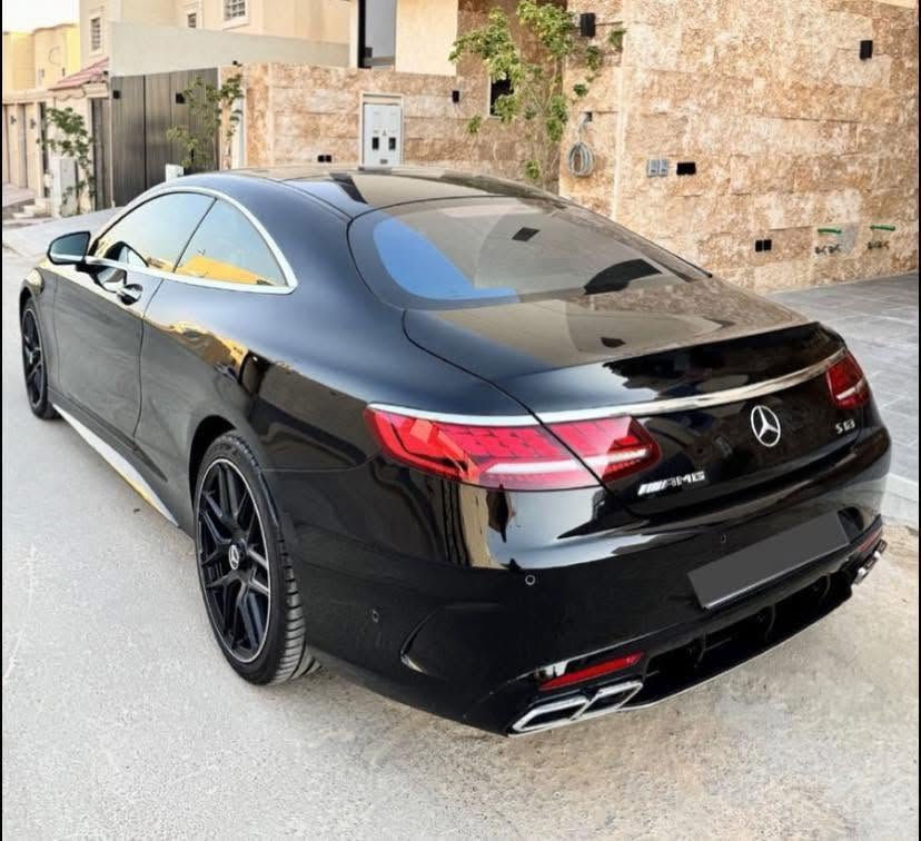 للبيع مرسيدس – Mercedes‑Benz S‑Class Coupe طراز Mercedes‑AMG S63

سيارة فخمة ورياضية من أقوى سيارات مرسيدس الكوبيه.

المواصفات:
 • المحرك: V8 سعة 5.5 لتر عالي الأداء
 • فئة AMG الرياضية
 • نظام إضاءة LED متطور مع كريستالات سواروفسكي
 • مقاعد فاخرة مع خاصية التدليك
 • أنظمة قيادة ومساعدة متقدمة
 • تصميم كوبيه ببابين يجمع بين الفخامة والأداء

السيارة معروفة بقوتها وراحتها وفخامتها العالية.

السعر الرد التلقائي 

📍 الموقع : البصرة


**إذا كنت صاحب هذا الإعلان وتريد حذفه لأي سبب، رجاءا أرسل رسالة إلى الدعم الفني**
