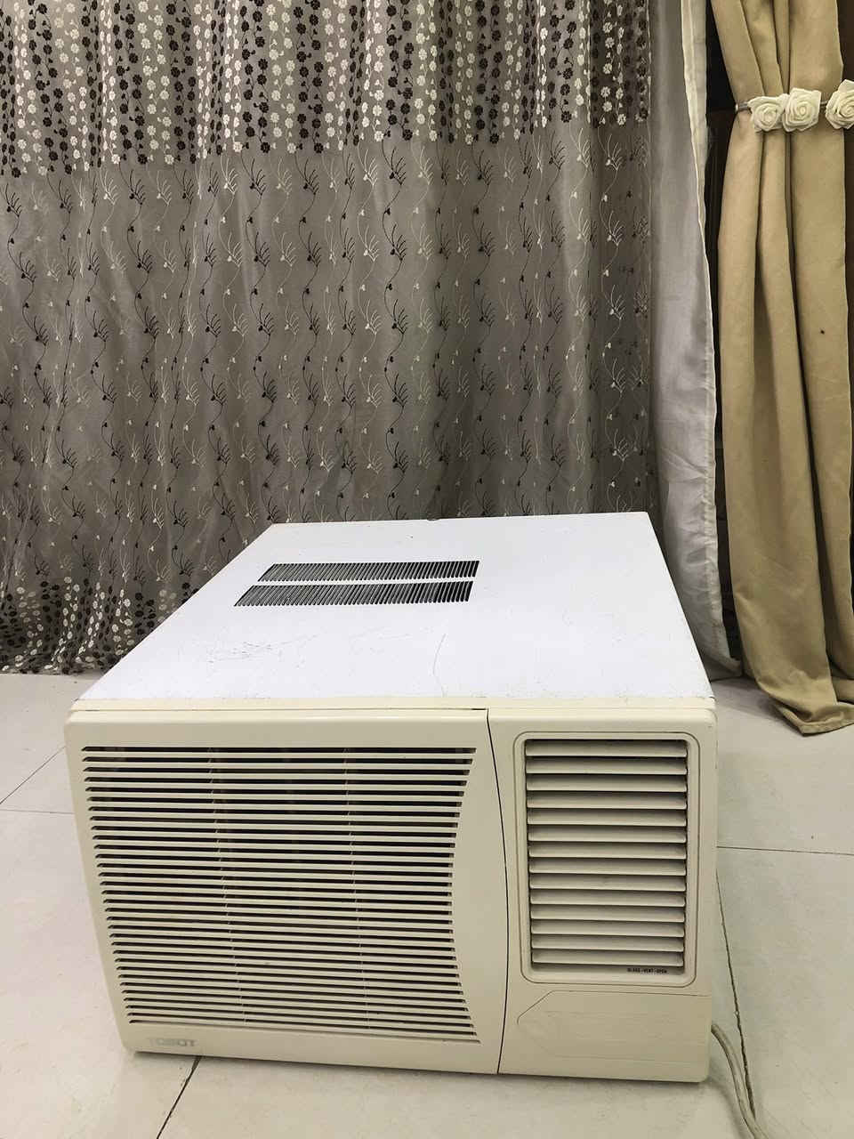 مكيف توست 2 طن راوتري بطل تبريد ثلج تدفئه وتبريد شغال كامل على افحص سعر 250 مكان بابل شارع 80 موبايل ‭0787 768 0729‬
