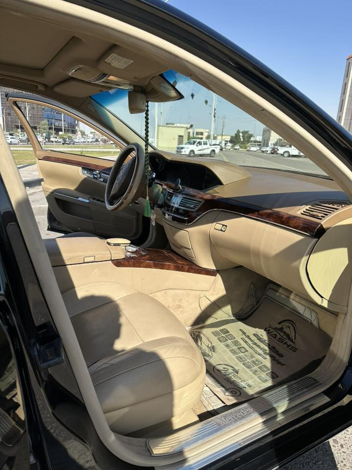 السلام عليكم سياره مارسدس ادوات موديل 2013 كفاله خليجي 6 سلندر فول مواصفات بانوراما لون اسود باب طويل رئاسي عنوانها البصره السعر 130 وبيها مجال الرقم للأستفسار ***********
