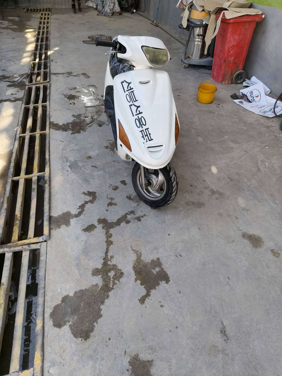 السلام عليكم دراجه فراشه للبيع الدراجه شوفت عينك كفراتهه بيهن نقص مكينه جديده مال حاويه السعر 200 وبيهه مجال مكاني حله مركز المدينه 
***********
