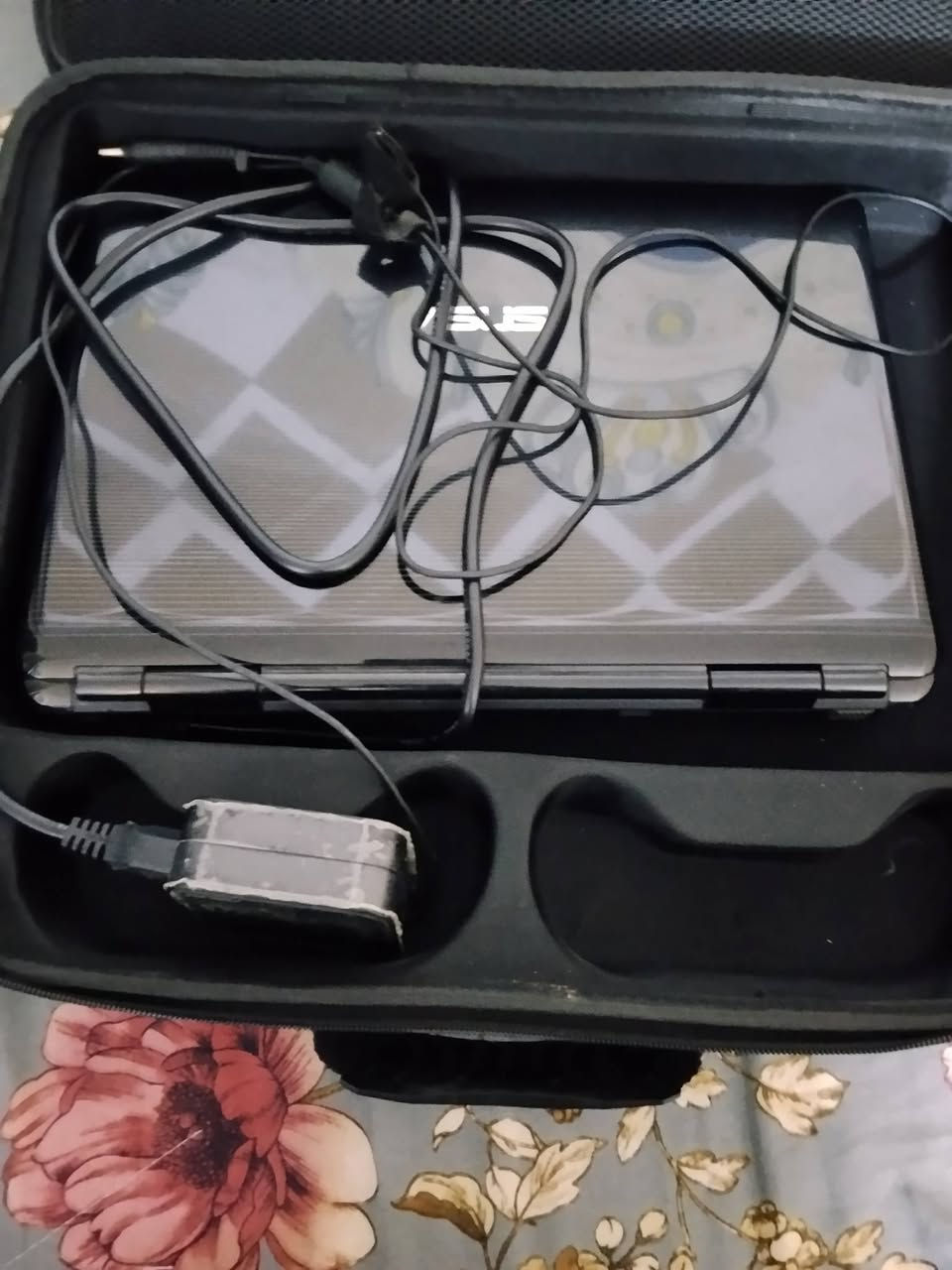 حاسبات للبيع شغالات بس يرادلهن يتعربن جديدات قيم وأخذ ثنين توصيل عدي جميع المحافظات ***********
