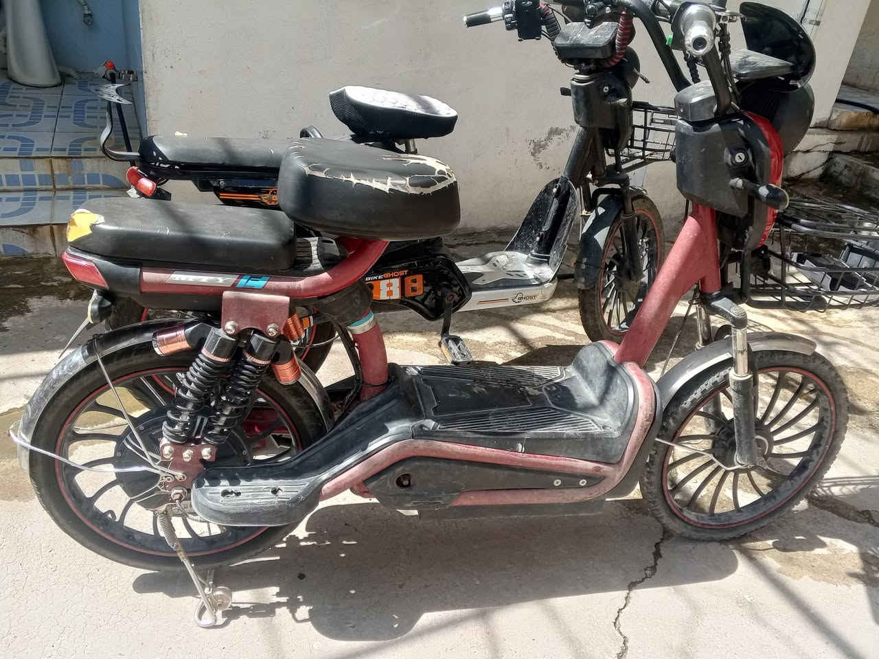 دراجات للبيع شاحن موتور اللي يريد يخابر ***********
