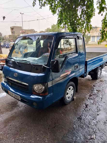 السلام عليكم كيا ام عيون قلاب للبيع موديل 2001 رقم بغداد إنكليزي سنويه 30 مشروع وطني هزه جديده مكفولة من الضربه والكص والتبديل مكينه وكير واكسل مكفول مكينه 3000 لا صرف ولا بخار شاصي مكفول تخم تاير صدر جديد كهربائيات كله شغاله سياره جاهزه السعر 80 وبيه مجال مكاني بغداد مدينة الصدر الشراي يخابر *********** غير متواجد على الفيس
