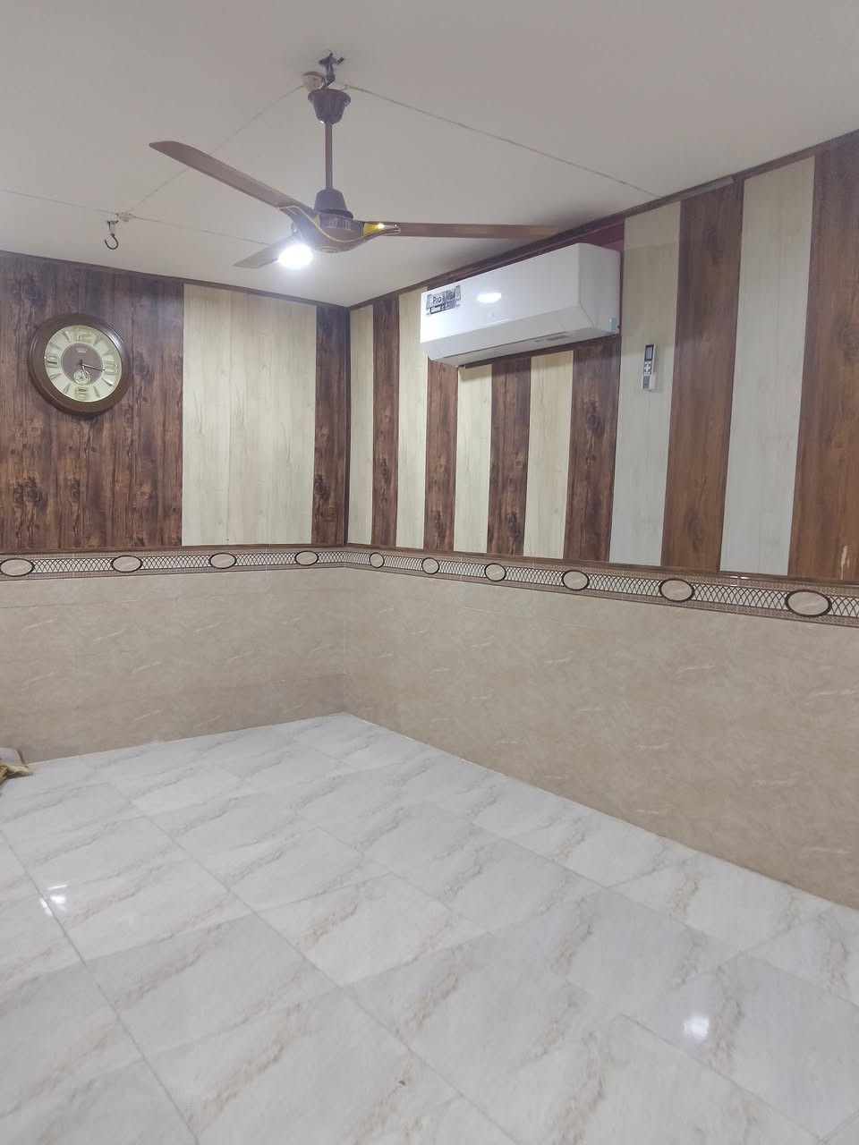 بيت للبيع في حي الوحده شارع كهوه عبيد سادس فرع على جهة اليسرى مساحة 100متر مربع ***********
