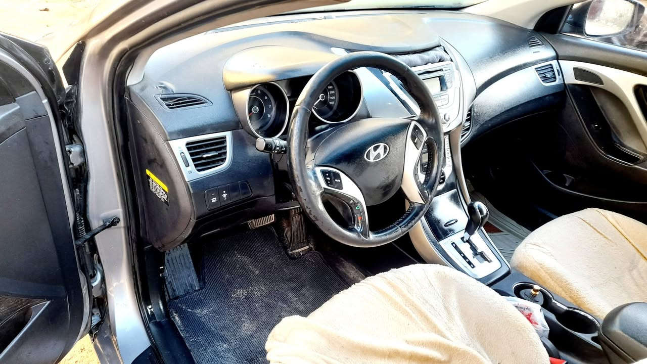 النترا 2015 ادوات گصة جنطه سياره جديده بالكارتون ارقام انگليزي وسنويه عظم مكينه وگير وحداديه وتبريد على الشرط  السعر 46 بي مجال للتواصل ***********
