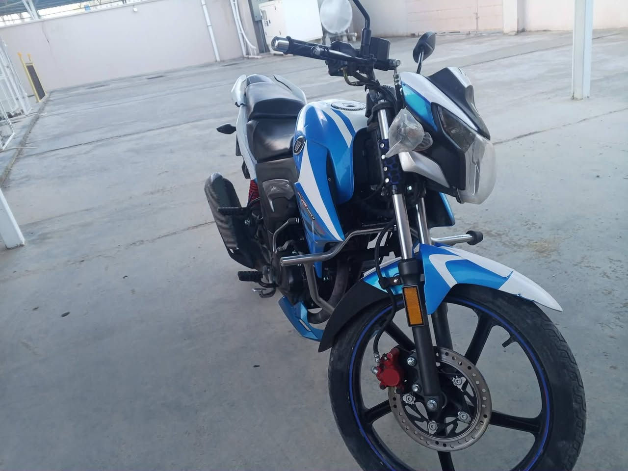 سلام عليكم هاوجي بطح موديل ٢٠ مسجل لوحات اجنبي لبيع مكانه حديثة ***********
