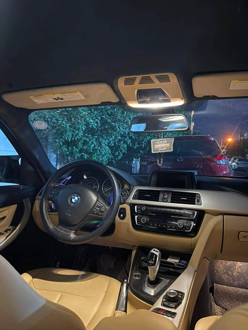 بی ئێم دەبلیو 320i مۆدیل ٢٠١٨ 
٢ پارچەی بۆیاغە
60 هةزار مايل رۆیشتووه
(((***********)))

Bmw 320i أربعة سلندر كت ام باكج موديل ٢٠١٨ 
سيارة ماشية ٦٠ميل 
بيها قطعتين صبغ 
سعر:١٥٧
—-***********— أربيل, العراق
