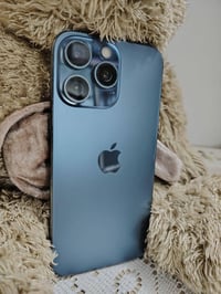 ايفون 15بروم ماكس للبيع سعر 550بدل شاشه وضهر شريحه وكف مكاني نجف للستف...