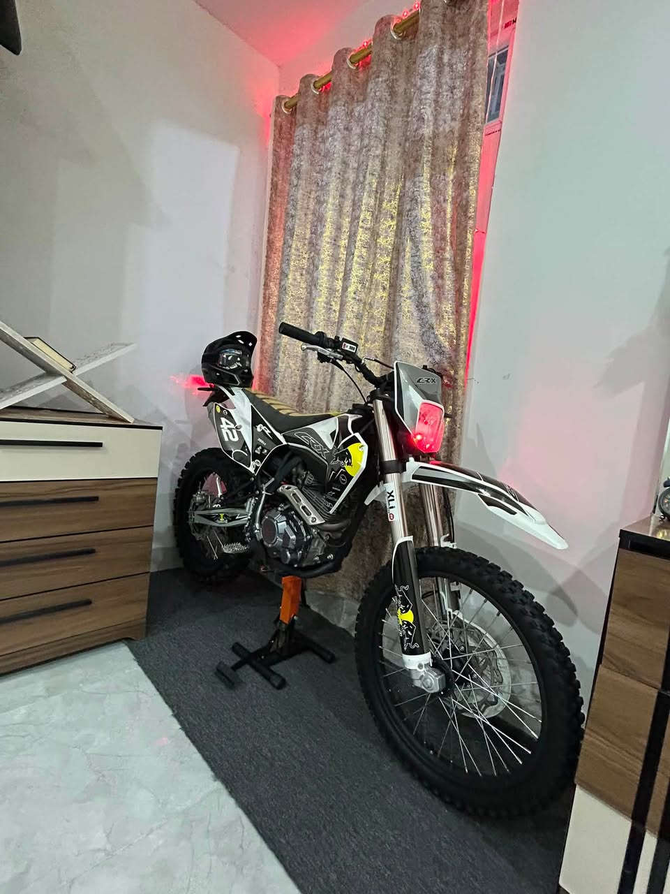 السلام عليكم دراجه قفاز CRX2024 محرك كبس 250cc نظيفه كفاله عامه***********/السعر13500
