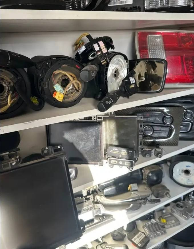 ⬇️⬇️⬇️
0️⃣7️⃣8️⃣6️⃣6️⃣9️⃣8️⃣2️⃣3️⃣3️⃣3️⃣

# ✅️واتساب ***********  في حال مشغول مااكدر اجاوبك اتصال اترك رساله واتساب 
 
🆕️🆕️توصيل بغداد و ديالى و كراج النهضه والعلاوي 🚗

#فلنجات امامي جارجر مثقب ترهم GT و RT و SXT فور ويل و بوليسي  السعر 85. الف
فلنجات خلفي جارجر مثقب ترهم GT و RT و SXT   و فور ويل و بوليسي السعر 85. الف
فجوج امامي خلفي السعر 60 الف

 #مرايا داخلية تعتيم  جارجر أوباما جالنجر مع الكفر السعر 25  الف 
🔴#كيلون صندوق جارجر أوباما 35  الف 
🔴#تحكم تبريد جارجر أوباما من موديل ١١ الى ٢٣ السعر 35  الف
🔴#عينة كيجات جارجر أوباما من موديل ١١ الى ٢٣ السعر 35 الف 
🔴 
🔴#سماعات جارجر أوباما زيتوني زوج 20 الف
🔴#كفر إطار تحكم ستيرن جارجر أوباما جالنجر معV سعر 25 الف
🔴#لبة قبغ بانزين جارجر موديل ٢٠٢١ وفوك 100 الف 
🔴#اي يدة باب داخليه جارجر أوباما بدون خزن 10  الاف 
🔴#دكمة جام باب خلفي جارجر أوباما 10 الاف 
🔴#قبغ بانزين جارجر  20 الف
🔴#يدة باب خارجية جارجر 20 الف
🔴#ماطور جام اي جهة جارجر أوباما السعر 20 الف ))

🟩🟩كل شي متوفر ماكدر انشر كل الصور لان فيس محدد عدد الصور 🟩🟩

🆘️🆘️ملاحظة، ،،، ماعندك تعال اخذ بدون فلوس 🆘️🆘️

♦️ستيرن جارجر أوباما جالنجر اعتيادي  مو تدفئة ولا صاج ولا S 30 الف فارغ   
♦️جامة اي باب جارجر أوباما 35  الف  
♦️ 

 

♦️♦️***كنترول باب صدر جارجر أوباما 25 الف 
♦️♦️***بطانة قبغ جنطة جارجر 30  الف 
♦️♦️***بصمة تشغيل ثابتة مال دشبول 20  الف 
♦️♦️**
♦️♦️*** بصمة جارجر أوباما جالنجر تشغيل عن بعد   50 الف 

🆕️فيشة مكثف دبل مروحه السعر 50   الف 

 
◀️قبغ جنطه جارجر مال صبغ ٥٠ الف دينار فارغ 

◀️ 

⭕️#عبوة فيتبم تفصيخ اصلي        90  الف
⭕️#فيشة رئيسية فيتم أصلية تفصيخ 25  الف
⭕️#منفذ داخل الفرس منفذين USB  منذ اواكس 50 الف
⭕️#منفذ داخل الفرس  1USB  ونفذ رام واوكس 15  الف

⭕️#دمام جنطة اصلي بيس 100. الف
⭕️#اريل 20   الف 

⭕️كيجات جارجر أوباما ١٦٠ ميل 75  الف
⭕️كيجات أوباما S ١٤٠ ميل  100  الف
⭕️بك لايتات جارجر  تفصيخ اصلي تك  125  الف
⭕️بك لايت أوباما C تك 125  الف الزوج
⭕️#كارت باب سائق قطعة 25. الاف

⭕️#كنترول تحكم جام باب السائق  جارجر أوباما  60 الف
⭕️#حساس رطوبة 40  الف
⭕️#حساس حراره 20  الف
⭕️#قاعدة كاميرا جارجر  اصلية 25  الف
⭕️#زراكات هيتر زوج 25  الف
⭕️#زراكات عاديه زوج 20  الف
⭕️ماطور زراكات اصلي تفصيخ 25 الف
⭕️دبة زراكات فارغة 35. الف
⭕️#إطار دشبول جارجر. موديل  ٢٠١٥  الى ٢٠٢٣سعره  50  الف
⭕️#يدة باب داخليه فول مواصفات خزن كشنات 30 الف
⭕️#جوه ستيرن كفر  15  الف
⭕️#دبلات بنيد تفصيخ زوج 20 الف
⭕️
⭕️
⭕️#تجوة بين كشنات جلد  نظيفه 30 الف
⭕️رادار  خلفي جارجر أوباما الزوج 100 الف
⭕️كارت كشن 30 الف
⭕️كيلون بنيد حساس 35 الف
⭕️بدون حساس 20  الف
⭕️مرايا جانبية  عاديه جارجر أوباما زوج 100 الف
⭕️سماعات الباين بيضويه أبواب ودشبول خلفي الزوج 25 الف
⭕️تويترات الباين أبواب خلفيه ودشبول امامي زوج 25 الف 
⭕️امبليفاير الباين اصلي 50 الف
⭕️كاميرا  جارجر أوباما خلفيه اصليه تفصيخ 50 الف
⭕️ريش مراوح تفصيخ تك 20 الف
⭕️كيلون باب جارجر أوباما 40 الف ,, لبة باب كاملة   60  الف
⭕️يدة باب سائق خارجيه جارجر بصمه 25  الف
⭕️راس باتري بارد تفصيخ 15  الف
⭕️مطريات ترايش ابواب تك 25  الف
⭕️عقل باب جالنجر 60  الف
⭕️صكاب لايت جامه جالنجر  جارجر 40  الف

🔰يدة اشاير وماسحات عاديه   50  الف  فول 75  الف

🔰نرمايد بنيد جارجر أوباما جالنجر جيب تك  35  الف
🔰ثلاجة محرك ٣٦٠٠   25  الف
🔰نوزلات مع ثلاجة نوزلات تفصيخ اصلي موديل عالي  100. الف

🔰كاعية جنطه  50  الف
🔰بطانة بنيد بدون فتحه  50  الف

🔰حاصرات هواء راديتر جانبية زوج  50 الف
🔰هورنات بلاد تفصيخ زوج  25  الف
📛مجموعة فيوزات وكتفات تفصيخ
🔰حساسات خلفيه مع الضفيرة  120  الف من موديل 11  الى 19
✅️سبايدرات اصلية تفصيخ جارجر أوباما 50  الف 

✅️ماسكات راديتر 15  الف تك
✅️جوينات هيمي و عاديه مع تقاسيق متوفره
✅️ثلاجة هيمي
✅️شوته + جوينات شوته هيمي

 

✳️بردة أوباما  100. الف

✳️حلوك صالنصة جارجر أوباما جالنجر
✳️بلاد دائري و مستطيل تك 30 الف
✳️بواري تبريد
.
.
✈️🚀 توصيل بغداد فقط وكراج النهضه والعلاوي بنفس اليوم ان شاءالله 🛐
⚠️⚠️⚠️⚠️عندي غراض اهواي شتحتاج خابرني او راسلني واتساب وخاص⚠️⚠️⚠️
🛅مكاني بغداد الراشدية
*********** بغداد, العراق
